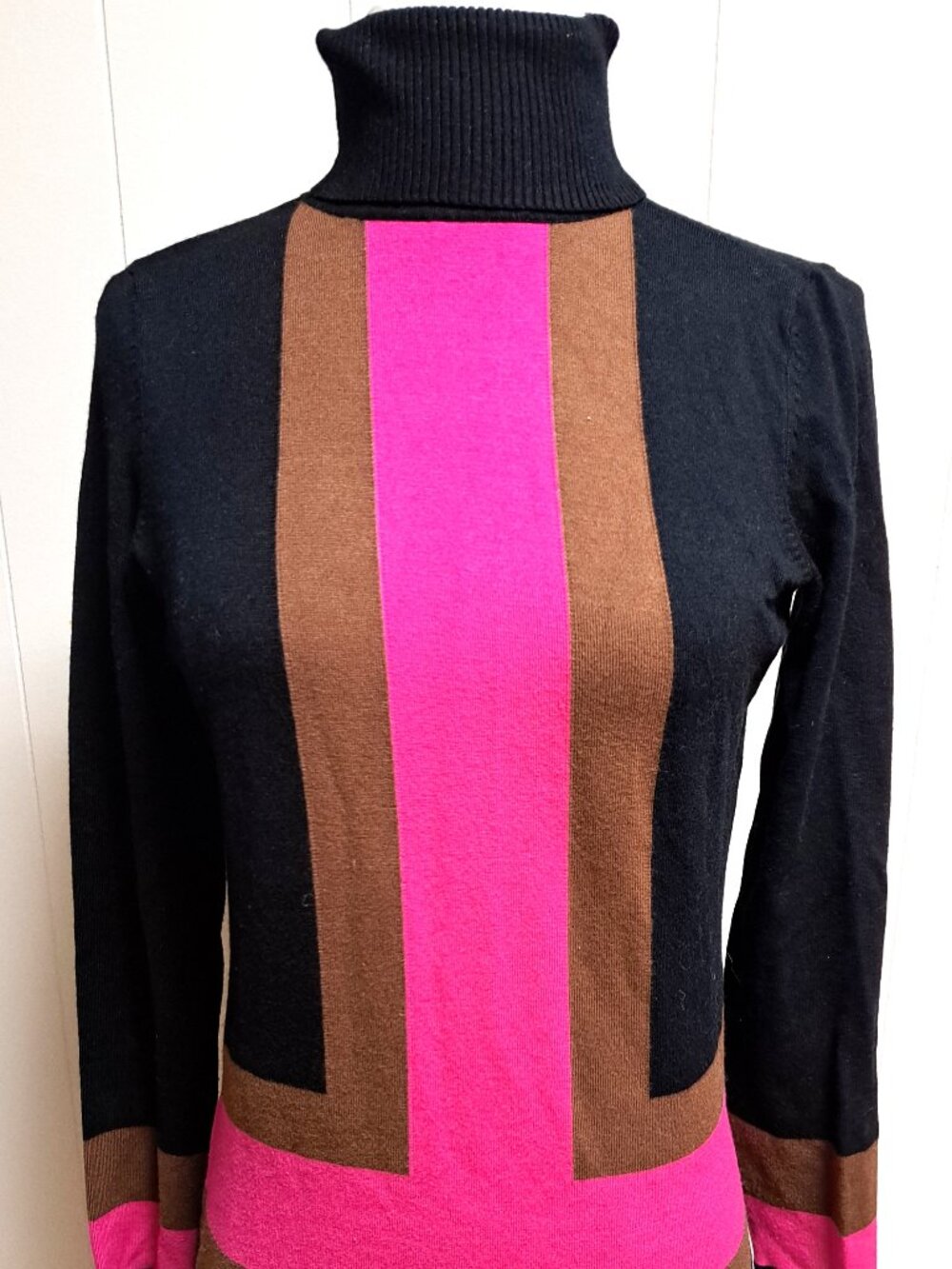LADIES KNIT PULLOVER SWEATER W TURTLENECK FUSHIA BLACK TAN DESIGN INC SZ SM
